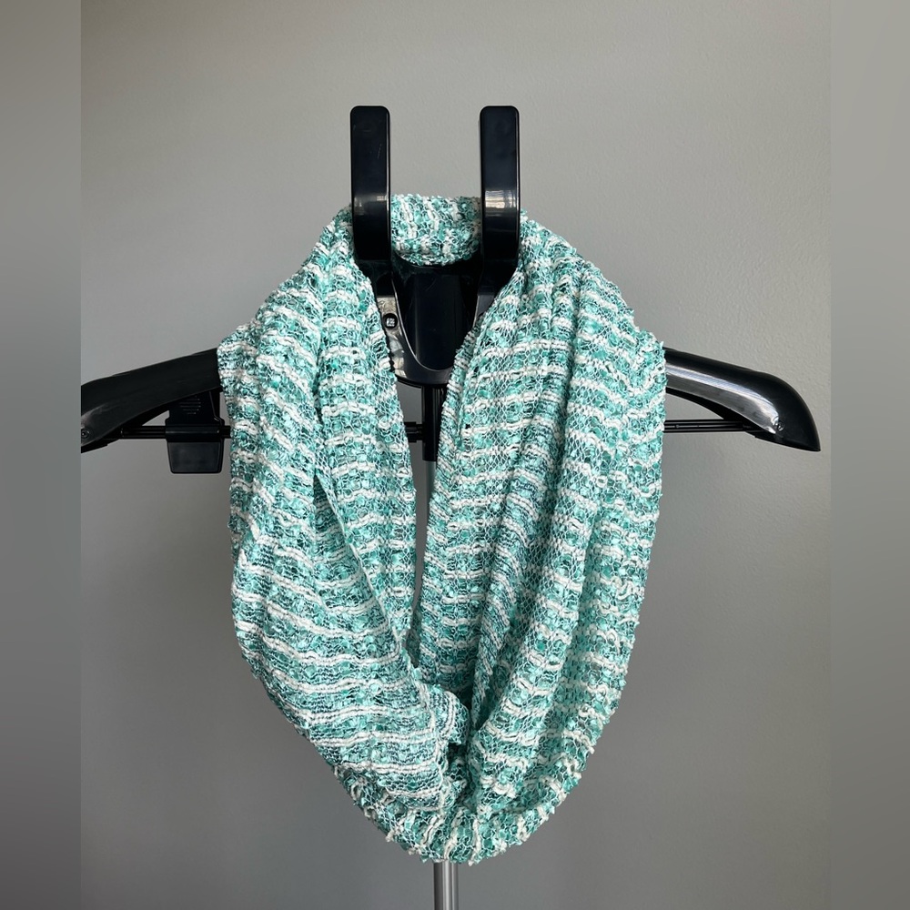 Women’s Krazy Kat Cowl Neck Scarf RN 96502 Lt Blue Cream Made in India 20”x36”